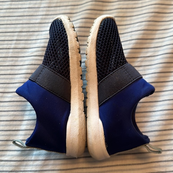 🏷️Cat & Jack Toddler Water Shoes (B1) - Picture 3 of 6